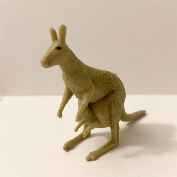 Vintage Lot  of 5 Kangaroo Plastic Toys Hong Kong - Picture 7 of 16